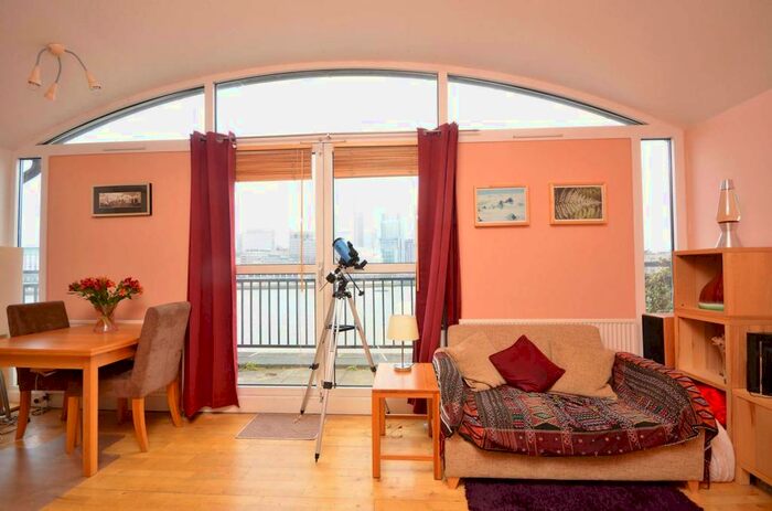 1 Bedroom Flat To Rent In Rotherhithe Street, Rotherhithe, London, SE16