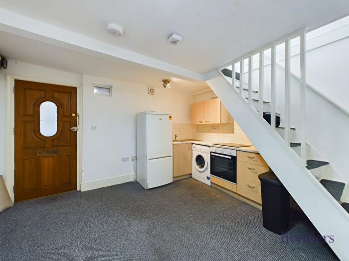 1 Bedroom Flat To Rent In Guildford Street, Chertsey, Surrey, KT16