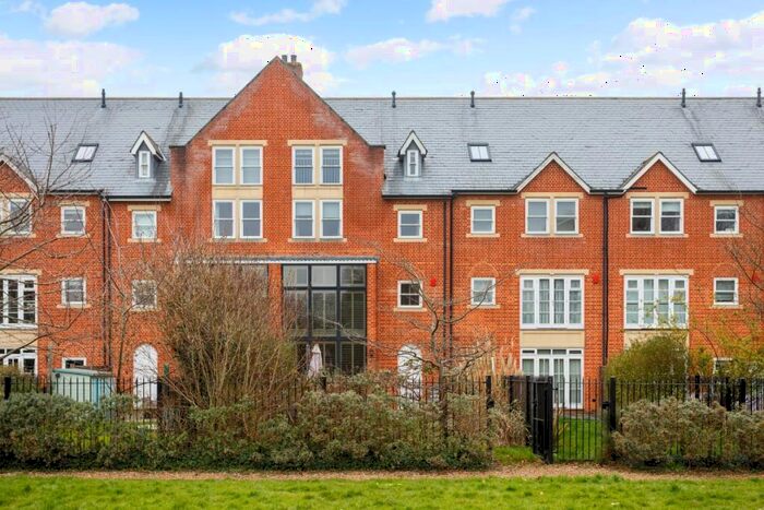4 Bedroom Town House To Rent In The Cloisters Bridgeman Drive, SL4