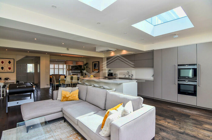 5 Bedroom Semi-Detached House To Rent In Golders Green, London, NW11