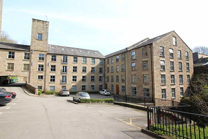 2 Bedroom Flat For Sale In Hyde Bank Road, New Mills, High Peak, SK22
