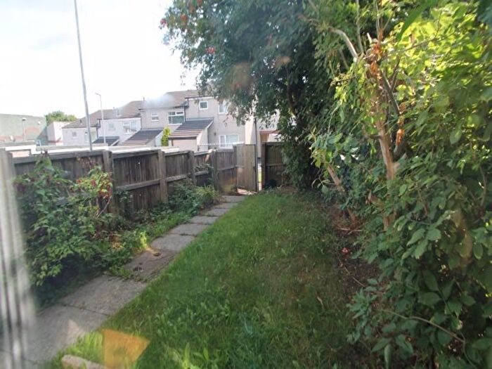 2 Bedroom Semi-Detached House To Rent In Holborn Walk, Leeds, LS6