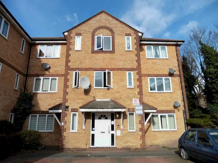 2 Bedroom Flat To Rent In Vicarage Square, Grays, RM17