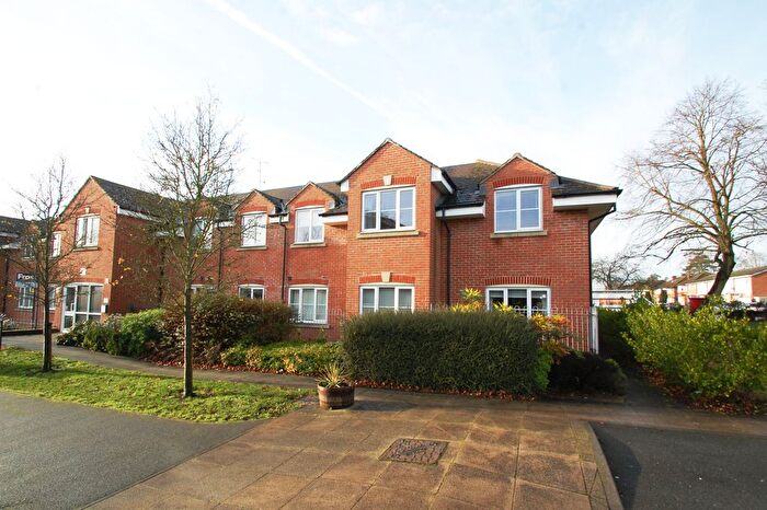 2 Bedroom Flat For Sale In Bells Hill Green, Stoke Poges, Buckinghamshire, SL2