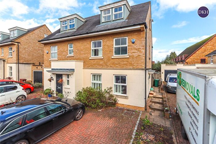 3 Bedroom Semi Detached House For Sale In Hedges Way, Croxley Green, Rickmansworth, Hertfordshire, WD3