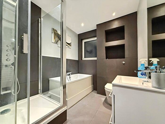 3 Bedroom Terraced House To Rent In Louvain Road Greenhithe, DA9