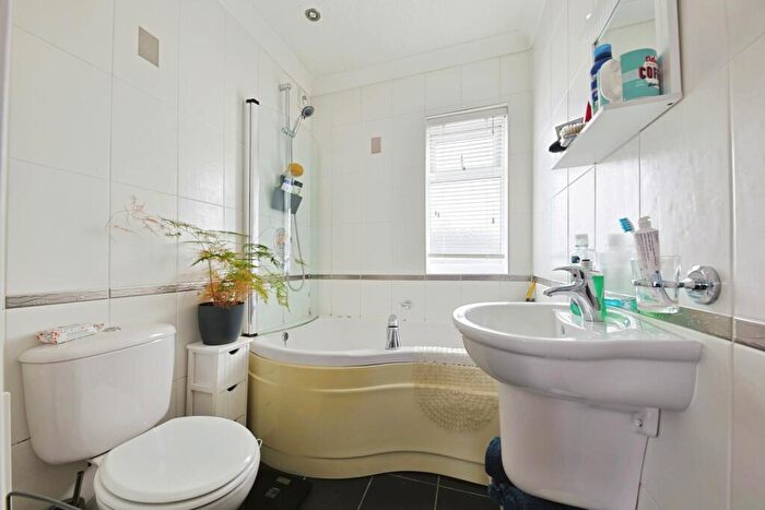 3 Bedroom Semi-Detached House For Sale In Westfield Rise, Hessle, HU13