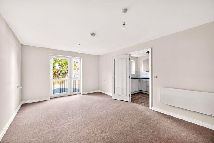 1 Bedroom Flat For Sale In Dreton Lodge, Havant Road, Drayton, PO6