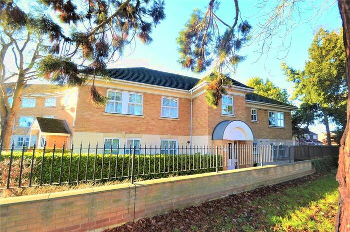 2 Bedroom Flat To Rent In Hurworth Avenue, Slough, Berkshire, SL3