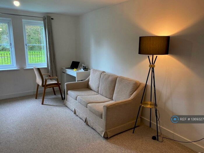 2 Bedroom Flat To Rent In Chippenham, Chippenham, SN14