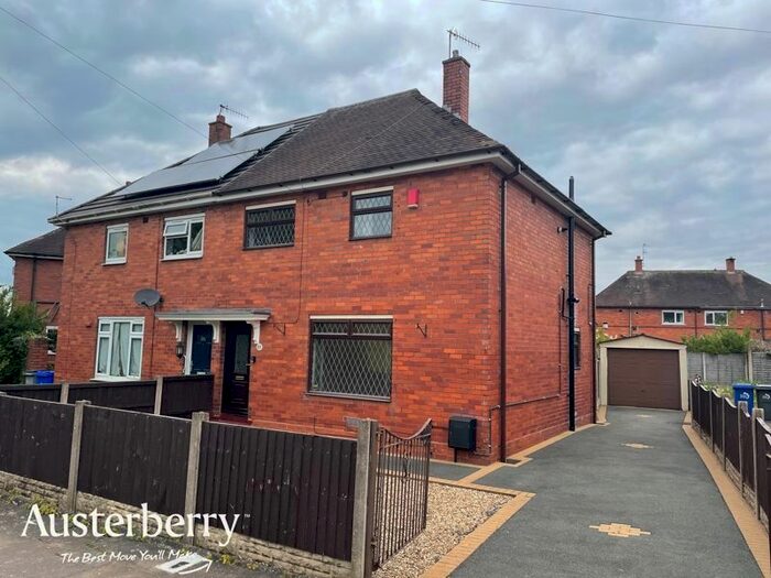3 Bedroom Semi-Detached House For Sale In Waterside Drive, Blurton, Stoke-On-Trent, Staffordshire, ST3