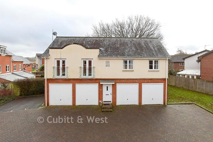 2 Bedroom Coach House For Sale In Foxboro Road, Redhill, Surrey, RH1