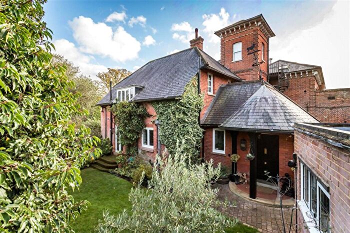 2 Bedroom House For Sale In St. Johns Hill Road, Woking, Surrey, GU21