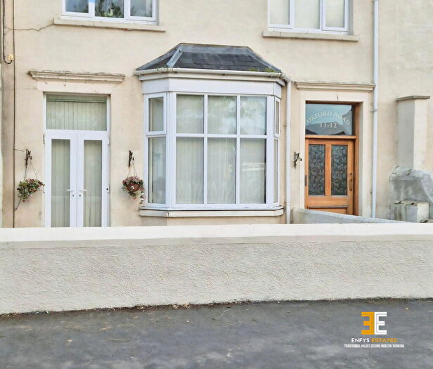 2 Bedroom Flat For Sale In Oxford Road, Llandudno, LL30