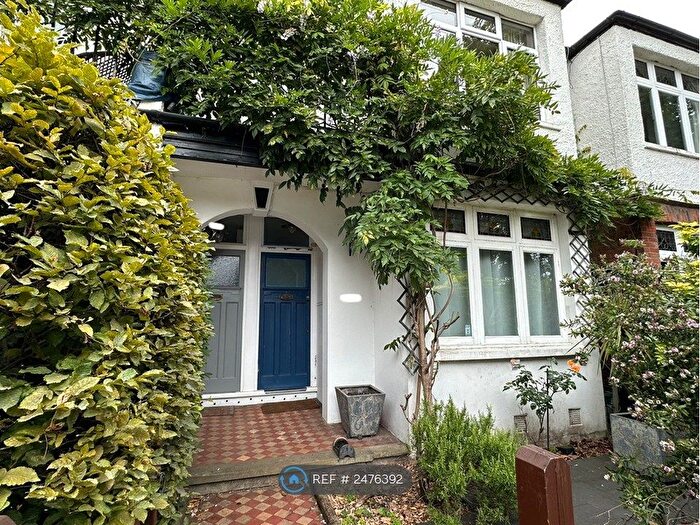 2 Bedroom Maisonette To Rent In Moor Mead Road, Twickenham, TW1