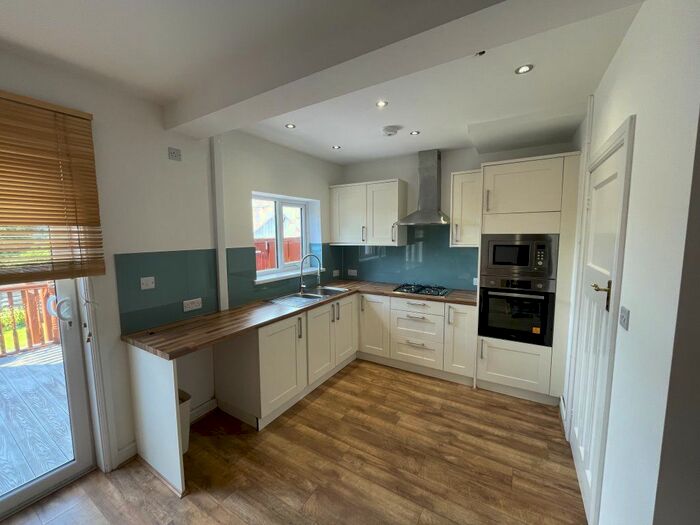 3 Bedroom Property To Rent In Peniel Green Rd, Llansamlet, SA7