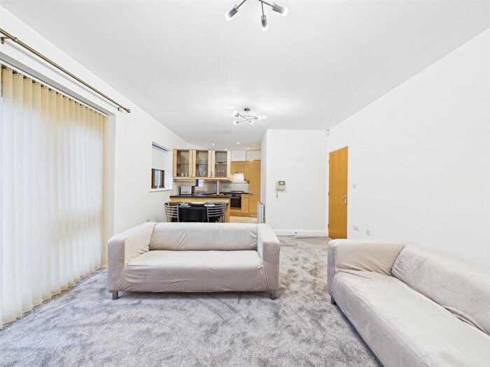 2 Bedroom Flat To Rent In Old Hall Gardens Shirley, B90