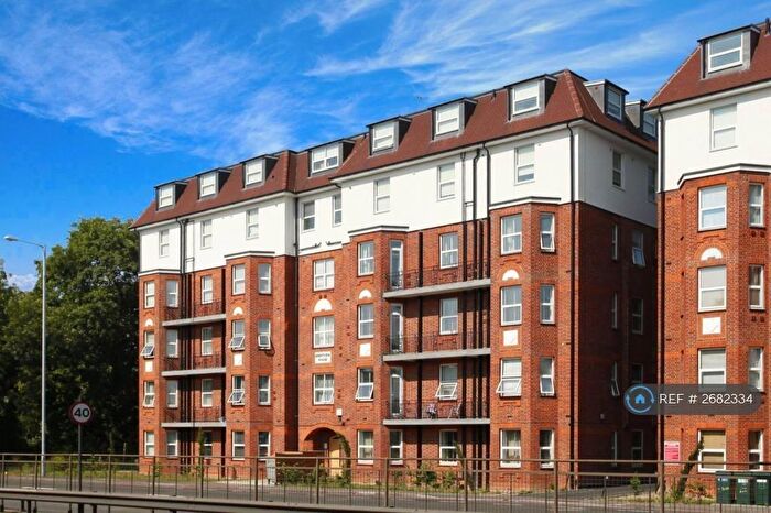 5 Bedroom Flat To Rent In Brent View House, London, NW11