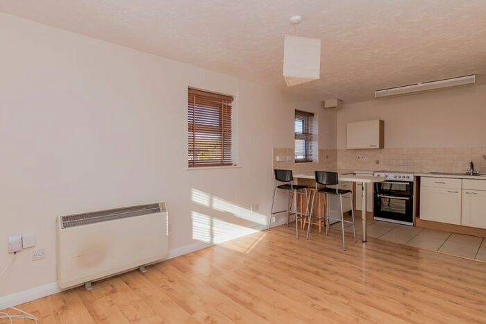 2 Bedroom Flat To Rent In Jackman Close, Abingdon, OX14