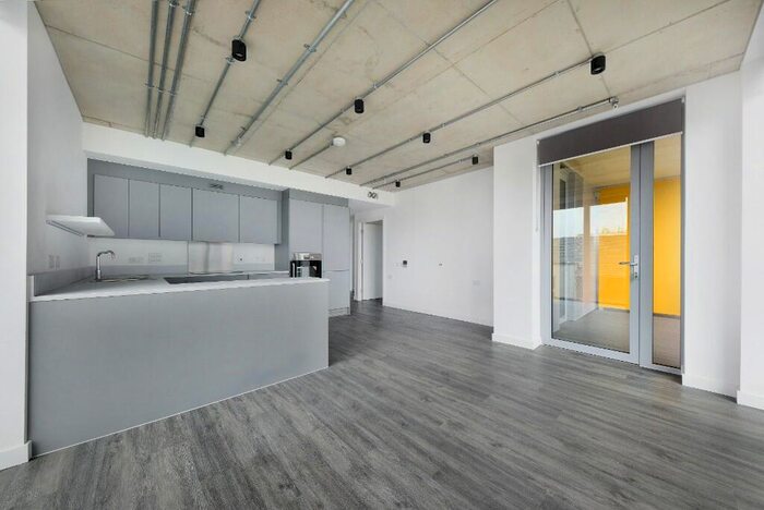 3 Bedroom Flat To Rent In Felixstowe Road, London, SE2