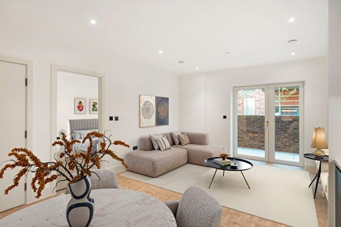 1 Bedroom Flat To Rent In Monarch Square, London, SW11