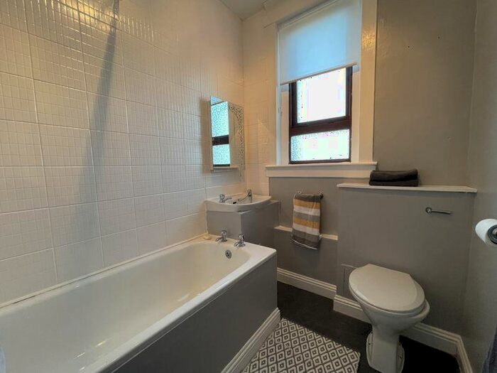 3 Bedroom Flat To Rent In Broomyknowe Drive, Deans, Livingston, EH54