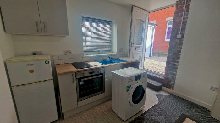 1 Bedroom Flat To Rent In C Cottingham Road, Hull, East Riding Of Yorkshire, HU5