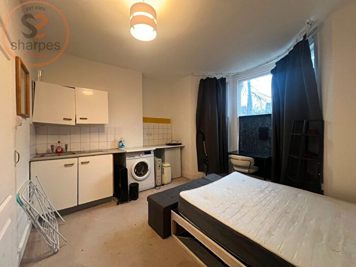 Studio To Rent In Ground Floor Studio Robinson Road, London, SW17