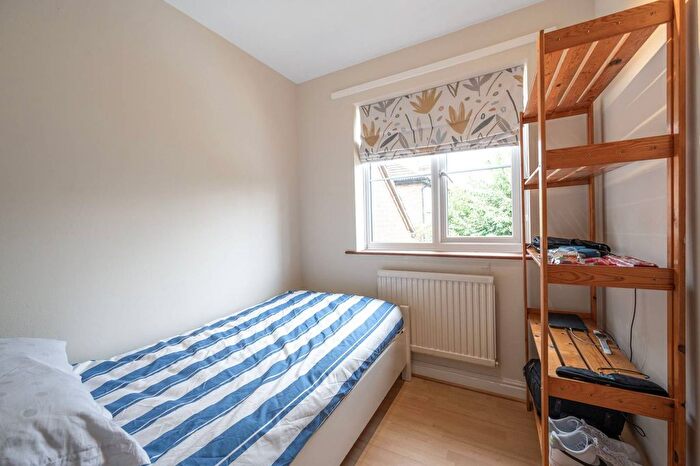 2 Bedroom Flat For Sale In Henry Road, New Barnet, Barnet, EN4