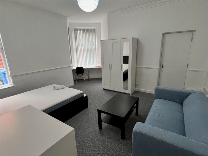 Studio To Rent In Eccles Old Road, Salford, M6