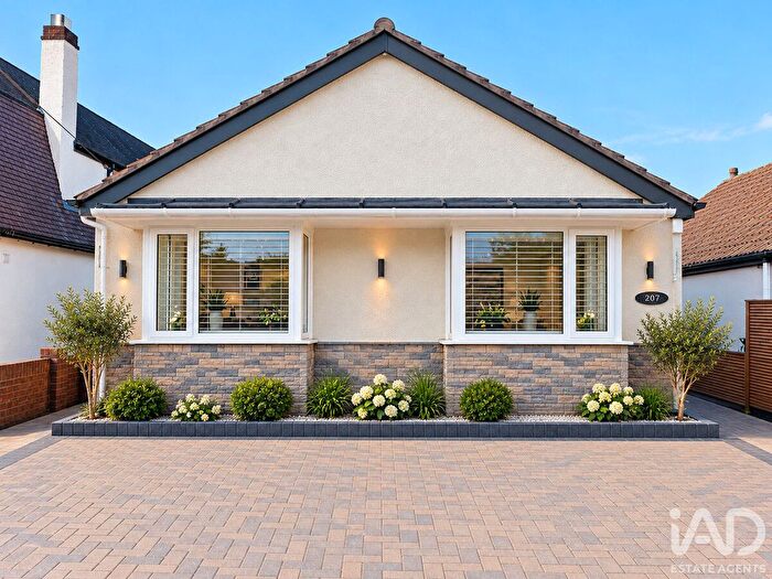 3 Bedroom Bungalow For Sale In Rainham Road, London, RM13