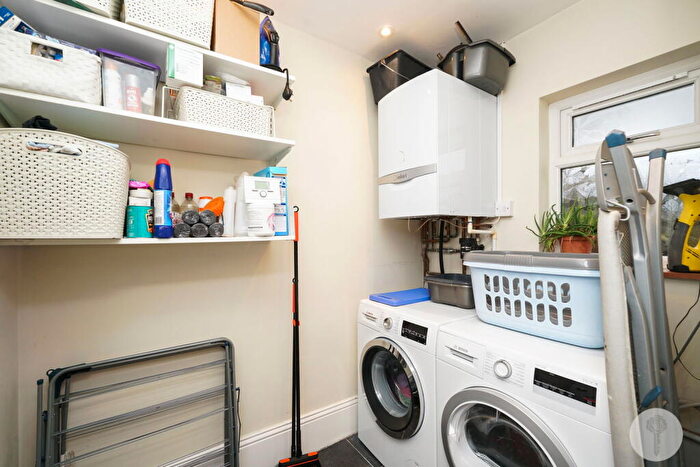 3 Bedroom End Of Terrace House For Sale In Eve Road, Stratford, E15