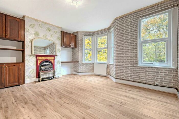 2 Bedroom Apartment To Rent In Pembroke Road, London, N15