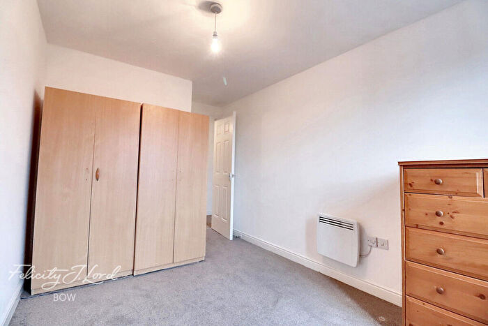 2 Bedroom Flat To Rent In Candle Street, London, E1