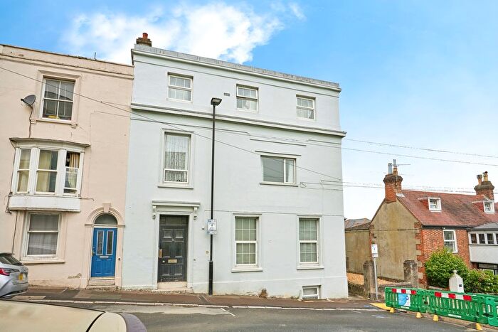 2 Bedroom Flat For Sale In George Street, Ryde, Isle Of Wight, PO33
