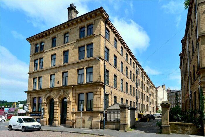 2 Bedroom Flat To Rent In City Mills, - Mill Street, Bradford, West Yorkshire, BD1