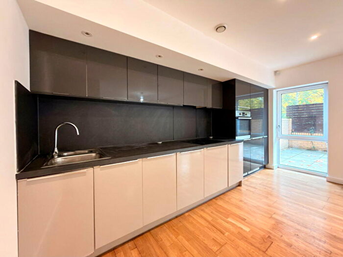 2 Bedroom Flat For Sale In Lakeside Drive, Park Royal, NW10