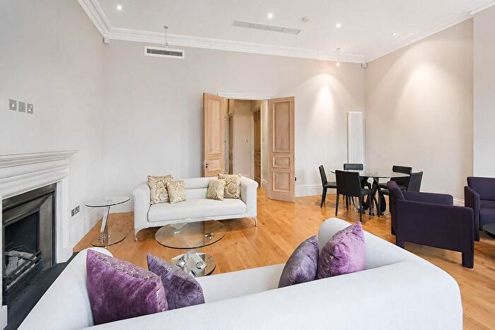 2 Bedroom Flat To Rent In Montagu Mansions, Marylebone, London, W1U