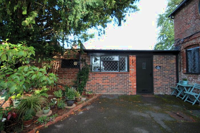 Studio To Rent In West Drive, Hurst, Reading, Berkshire, RG10
