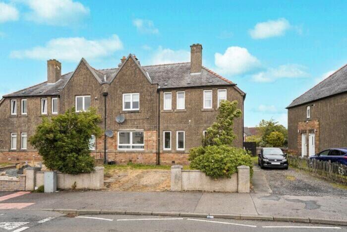 3 Bedroom Flat For Sale In Wallace Place, Kingseat, Dunfermline, KY12