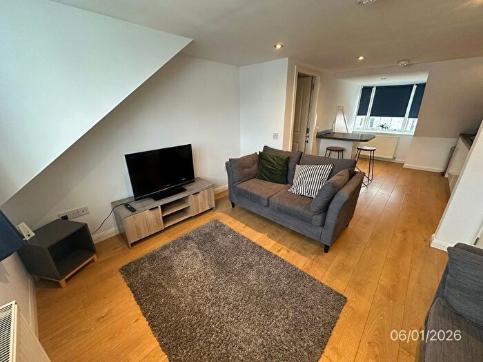 2 Bedroom Flat To Rent In Crown Street, Top Floor Flat, Aberdeen, Aberdeenshire, AB11
