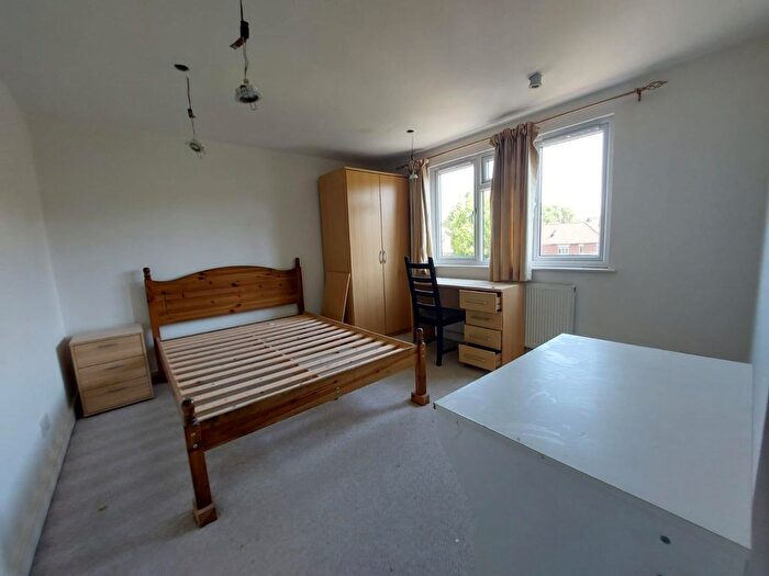 5 Bedroom Semi-Detached House To Rent In Nether Street, West Finchley, London, N3