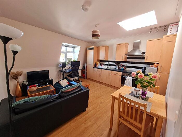 1 Bedroom Flat To Rent In Station Road, Rickmansworth, WD3