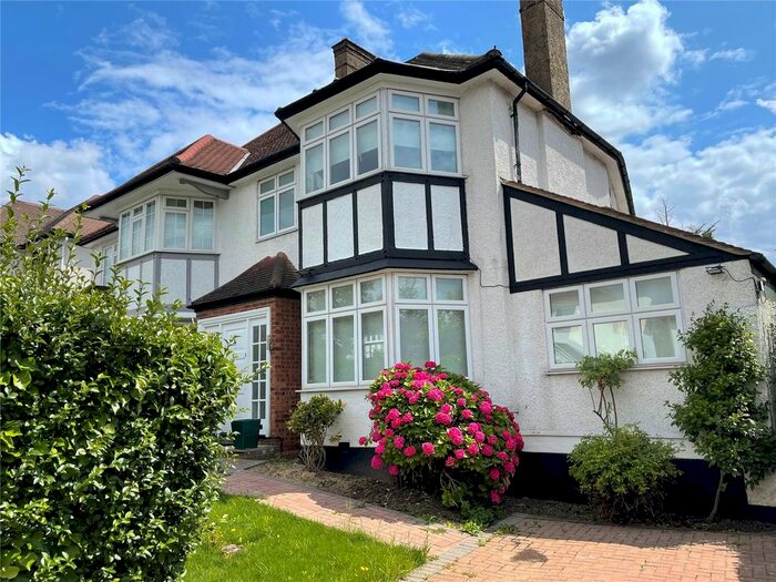 4 Bedroom Semi-Detached House To Rent In Gresham Gardens, London, NW11