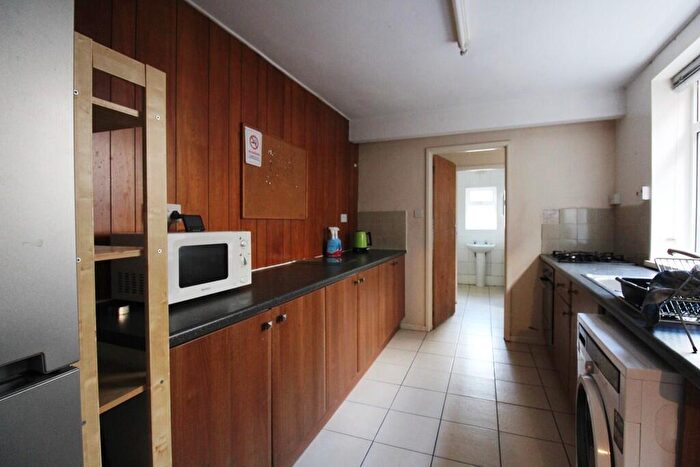 4 Bedroom Semi-Detached House To Rent In Lodge Road, Southampton, SO14