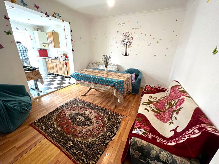 4 Bedroom Semi-Detached House To Rent In Kingston Road, Ilford, IG1