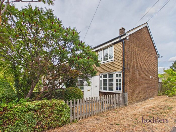 3 Bedroom End Of Terrace House For Sale In Chertsey, Surrey, KT16