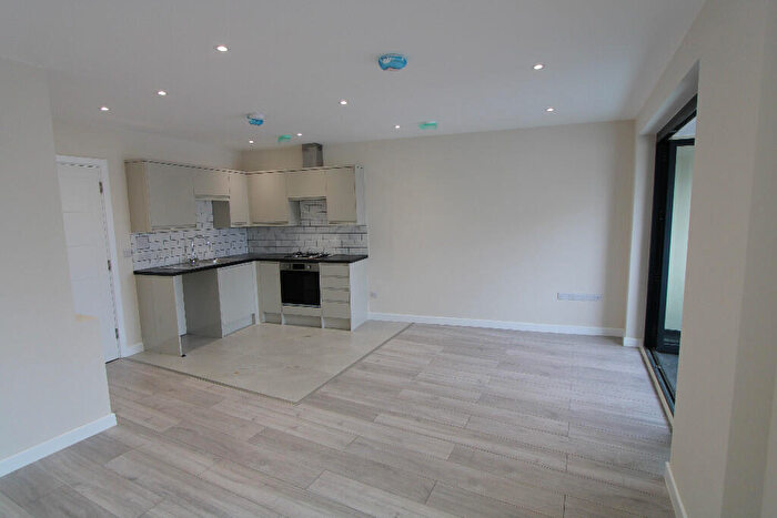 1 Bedroom Flat To Rent In London Road, Mitcham, Greater London, CR4