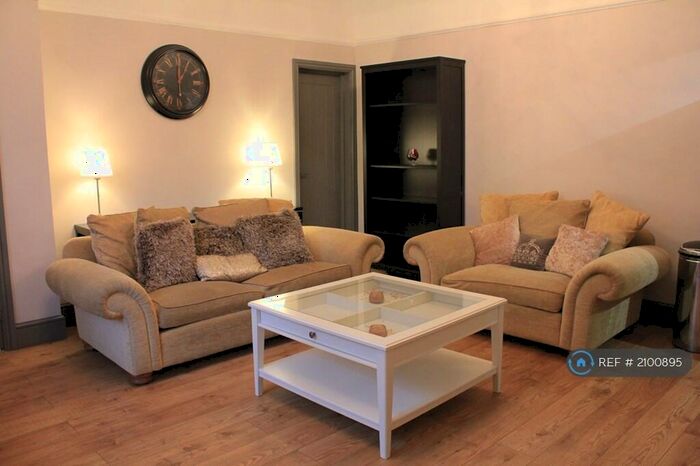 3 Bedroom End Of Terrace House To Rent In Paradise Grove, Horsforth, Leeds, LS18