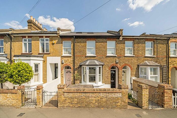 2 Bedroom Flat For Sale In Gladstone Road, Wimbledon, SW19